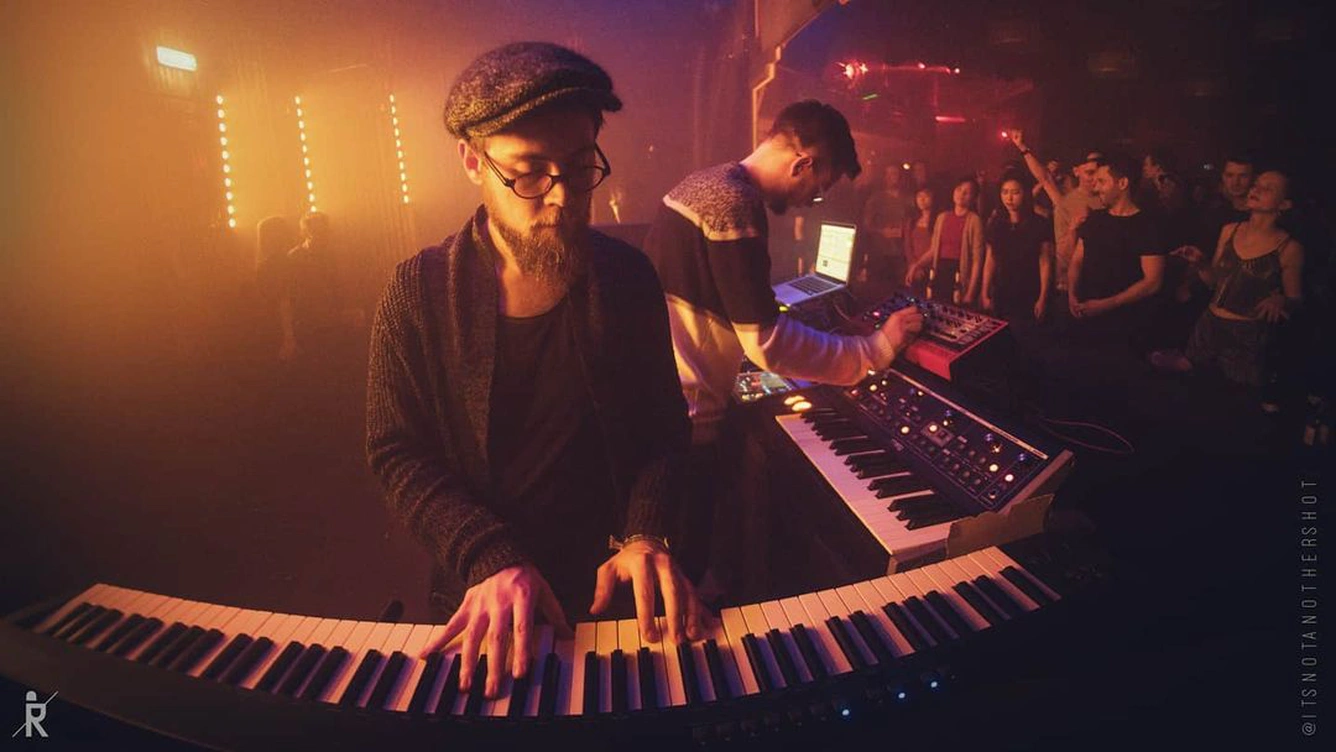Intimate | Pølaroit LIVE Set (Cercle/Stil Vor Talent) & RAEDL at Summer House Cafe